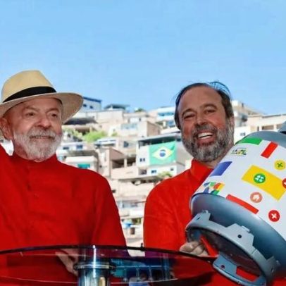Lula distribui casas, gás, obras e tratores em viagem pré-eleitoral