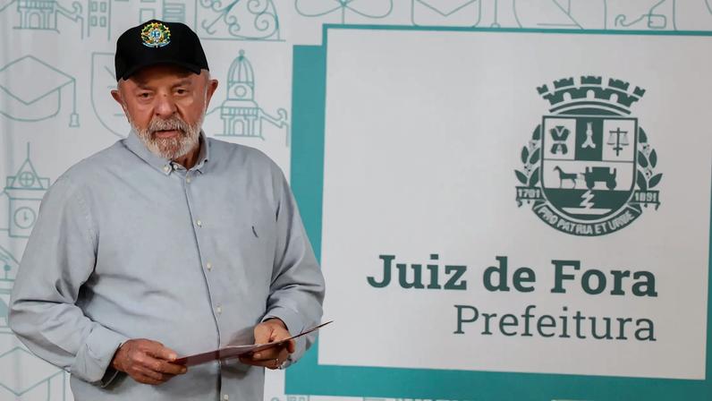 Lula visitou Juiz de Fora neste sábado (27), uma das cidades mais afetadas pelas fortes chuvas dos últimos dias em Minas Gerais (Foto: Tânia Rego/Agência Brasil)