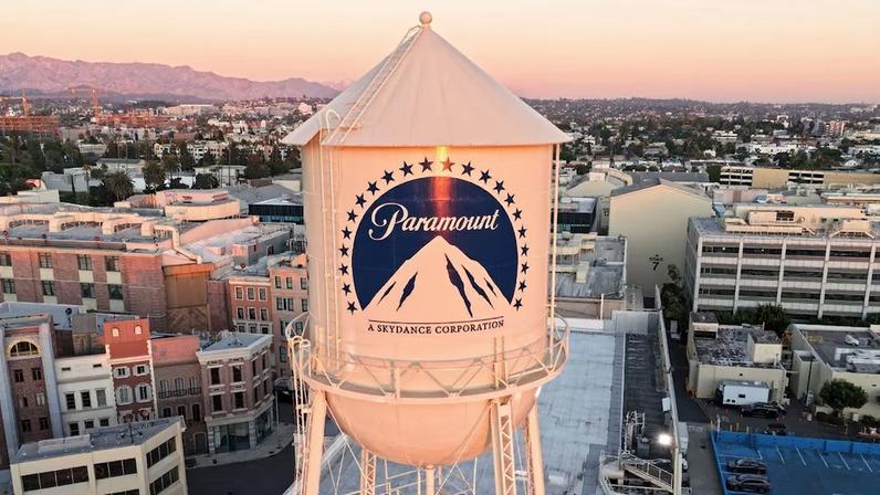 Disputa pela Warner Bros., o estúdio centenário por trás de filmes e séries de TV de sucesso, é um dos maiores negócios de mídia dos últimos anos