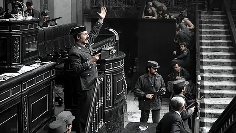 Tejero, durante el asalto al Congreso, el 23 de febrero de 1981.