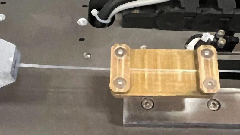 In experiments, MIT engineers demonstrate a fiber, made from a common polymer material, changes its ability to handle heat as it is stretched.