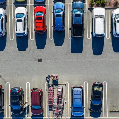 Navegação inteligente para estacionamento pode reduzir frustração e emissões.