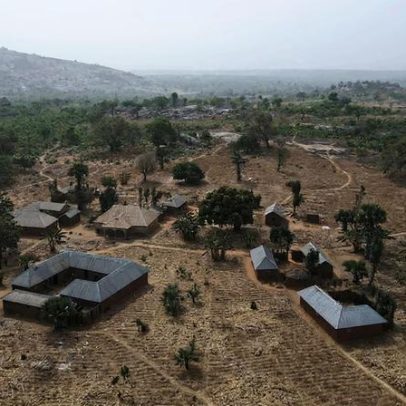 Polícia nigeriana afirma que 80 fiéis voltaram para casa; grupo contesta