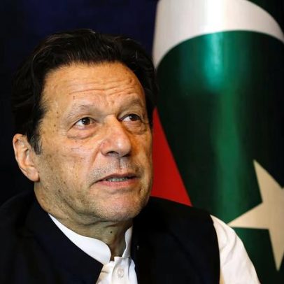 Imran Khan, preso no Pakistão, perde 85% da visão do olho direito, diz