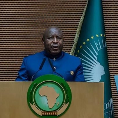 Conflitos internos e ingerências de potências enfraquecem a África