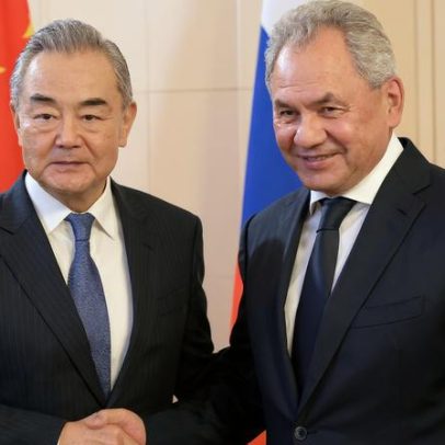 Shoigu e Wang Yi discutem questões de segurança entre Rússia e China