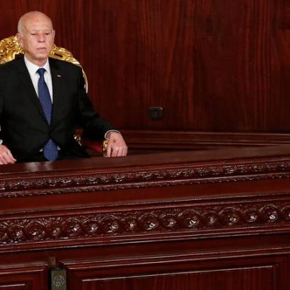 Polícia tunisiana prende deputado que zombou do presidente, dizem parlamentares