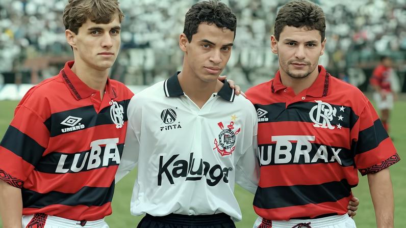 Magno Mocelin (direita) construiu carreira internacional sólida, com longa passagem pelo futebol europeu. (Gazeta Press)