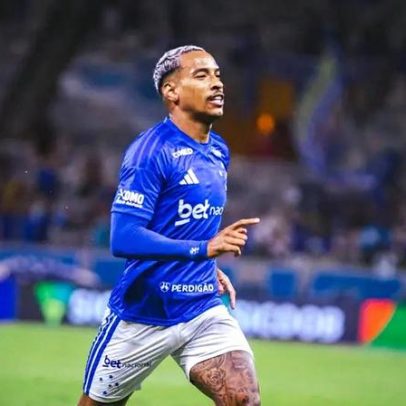 Cruzeiro abre o placar contra o Corinthians no Mineirão