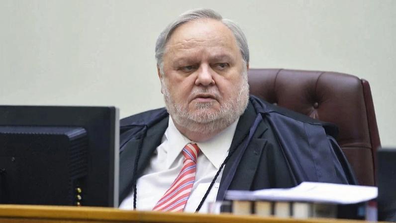 Felix Fischer, ministro aposentado do STJ, morre aos 78 anos