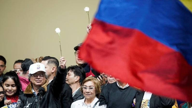 Colombian President Gustavo Petro holds up a white rose during a rally in defense of national sovereignty, following statements by U.S. President Donald Trump suggesting a possible military intervention in Colombia, days after the U.S. struck Venezuela and captured its President Nicolas Maduro and his wife Cilia Flores, in Bogota, Colombia, January 7, 2026. REUTERS/Sergio Acero
