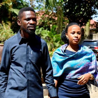 Ministro de Uganda condena operação militar na casa de líder oposicionista