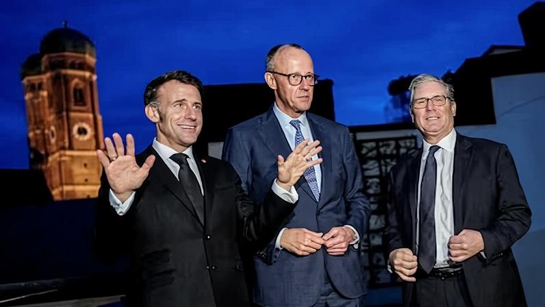 El presidente francés, Emmanuel Macron; el canciller alemán, Friedrich Merz, y el primer ministro británico, Keir Starmer, la semana pasada en la Conferencia de Múnich.