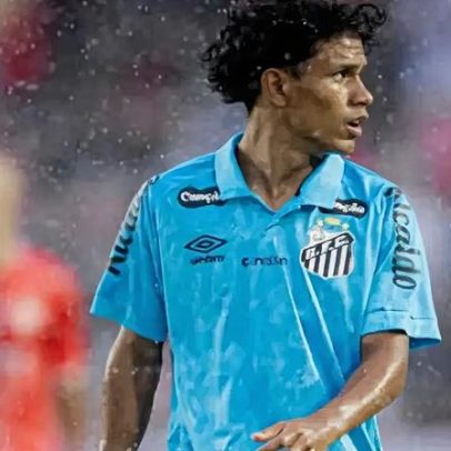 Nadson estreia como profissional pelo Santos após aposta de Vojvoda