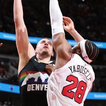 Jokic faz triplo-duplo histórico e quebra recorde na NBA