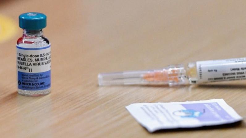 Maioria dos entrevistados, democratas e republicanos, considera seguras as vacinas contra sarampo, caxumba e rubéola para crianças