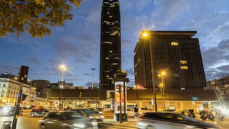 La torre Montparnasse de París, desalojada este viernes por una amenaza de bomba, en una imagen de 2025.