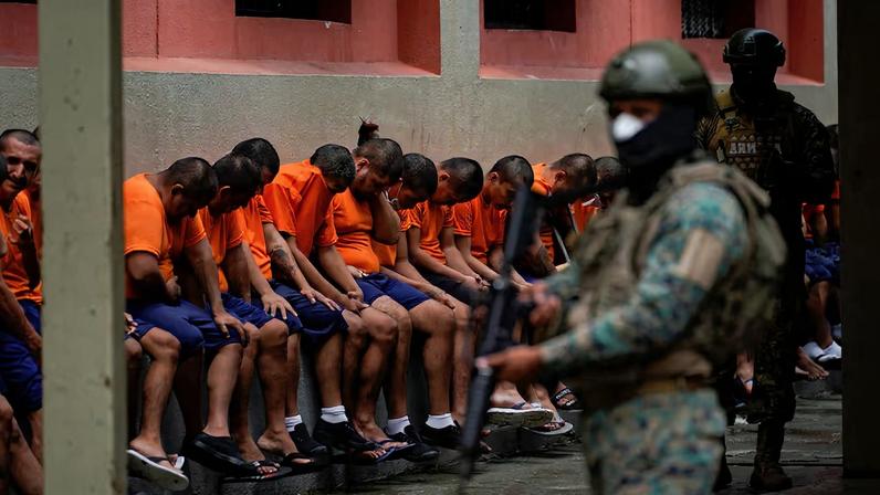 Media tour at the Litoral militarized prison, in Guayaquil