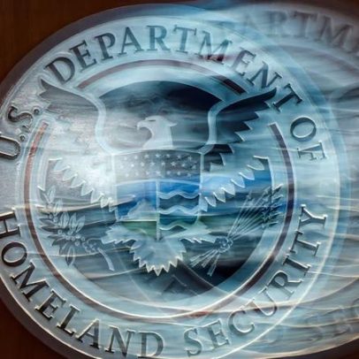 Oficial da Homeland Security rejeita ideia de agentes ICE em locais de votação