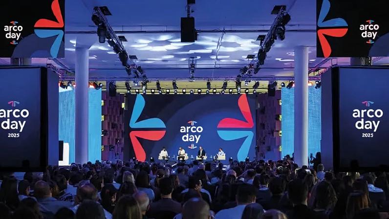 Grupo fundado no Ceará pela família Ari de Sá opera sistemas de ensino como COC, SAS e Escola da Inteligência em mais de 11 mil escolas no Brasil. (Foto: Divulgação/Arco Educação)