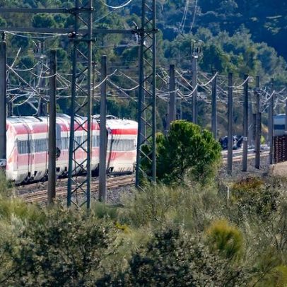 Motorista Iryo relata trancos e cabo da catenária movido no acidente de Adamuz
