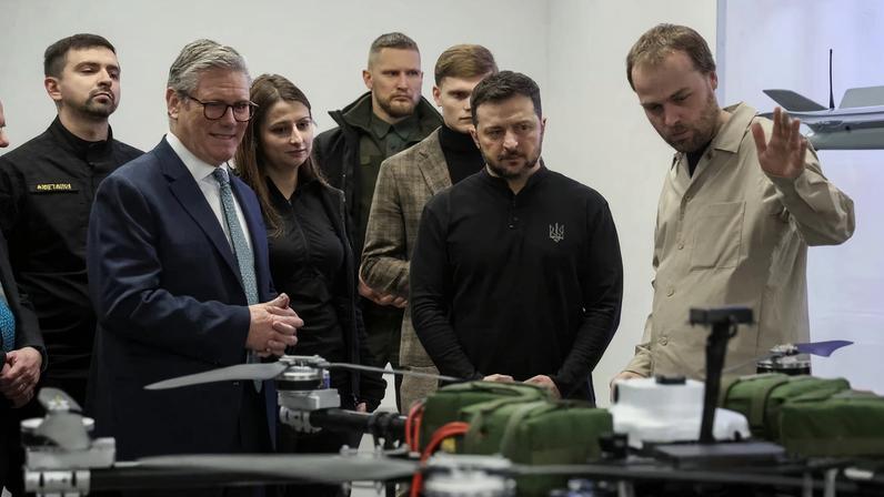 British Prime Minister Keir Starmer and Ukraine's President Volodymyr Zelenskiy attend a presentation of Ukrainian military drones, amid Russia's attack on Ukraine, at an undisclosed location in Ukraine January 16, 2025.REUTERS/Oleksandr Ratushniak/File Photo