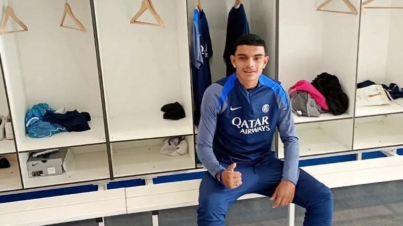 Zagueiro do Meia-Noite, Bruno Aquiles inicia período de testes no PSG (Foto: Divulgação)