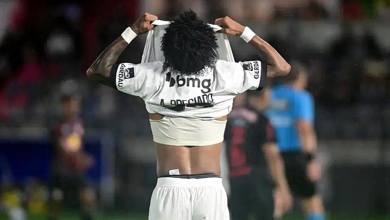 Preciado lamenta gol sofrido contra o Bragantino (Foto: Eduardo Carmin / GazetaPress)