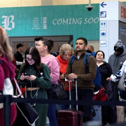Senadores pedem a Trump acabar com checagem de redes sociais para turistas