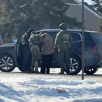 ICE intensifica ações contra quem segue agentes federais de carro