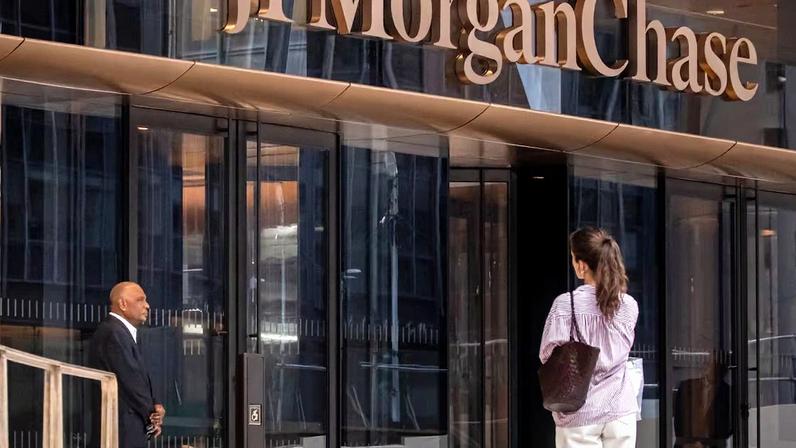 No ano passado, a receita combinada dos negócios de banco de investimento das três instituições foi de US$ 25,7 bilhões