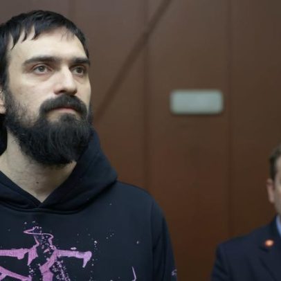 Comediante russo condenado a quase seis anos por piada sobre veterano de guerra