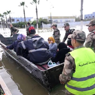 Moradores do Marrocos retornam ao noroeste com recuo das águas