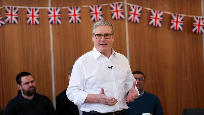 British Prime Minister Keir Starmer visits a community centre, as part of his cost‑of‑living tour, in Hertfordshire, Britain, February 10, 2026. REUTERS/Suzanne Plunkett/Pool