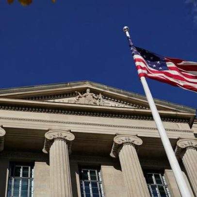 DOJ busca retirar acusações contra homens presos após tiroteio com ICE