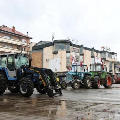 Agricultores sérvios bloqueiam vias por subsídios maiores e importação proibida