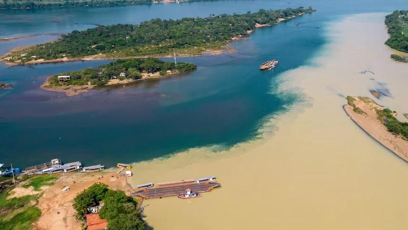Encontro do Rio Xingu e do Rio Fresco, em São Felix do Xingu (PA): Entre janeiro e outubro de 2025, os portos do chamado Arco Norte foram responsáveis por 37,2% das exportações brasileiras de soja e por 41,3% das de milho. (Foto: Jonne Roriz/Bloomberg)
