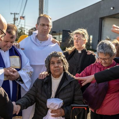 Católicos levam comunhão a detidos perto de Chicago após vitória judicial