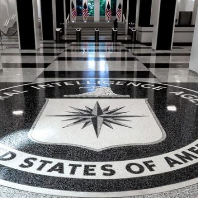 CIA lança campanha em redes para recrutar iranianos; Trump ameaça ação militar