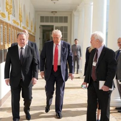 Petro discute gás venezuelano e combate às drogas com Trump