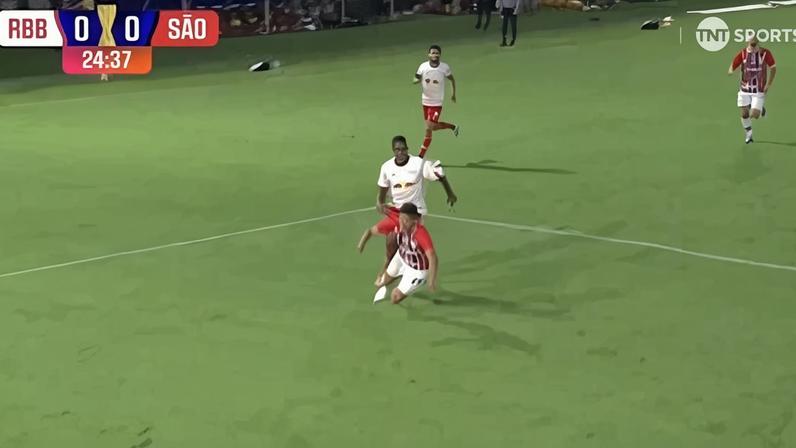 São Paulo reclama de pênalti