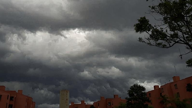 Nova frente fria aumenta o risco de chuva forte no Sul e no Sudeste (Foto: São paulo, SP. por Amanda Sampaio)