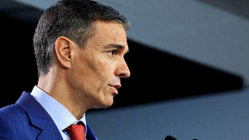 Spanish Prime Minister Pedro Sanchez attends a press conference on the day of the European Union leaders' summit in Brussels, Belgium October 23, 2025. REUTERS/Yves Herman/File Photo