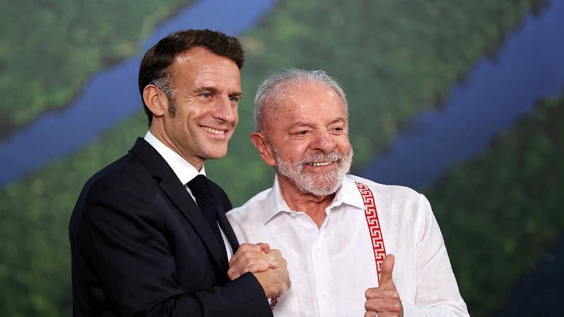 Brazil's President Luiz Inacio Lula da Silva and France's President Emmanuel Macron pose after a bilateral meeting on the sidelines of the Belem Climate Summit of the UN Climate Change Conference (COP30), in Belem, Brazil, November 6, 2025.