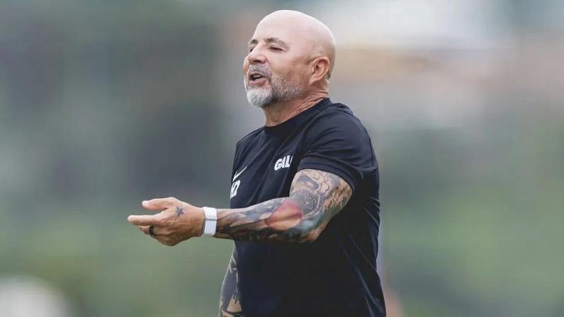 Sampaoli em treinamento para a partida contra o Palmeiras (Foto: Pedro Souza / Atlético)