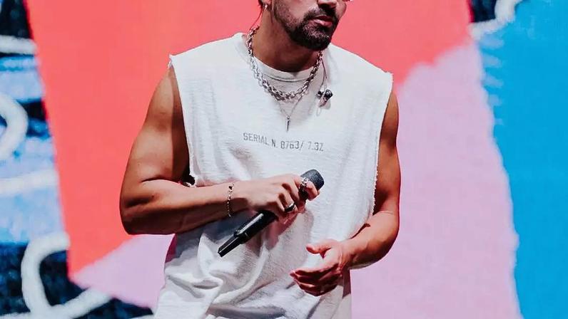 Dilsinho promete um setlist recheado de hits que não deixam ninguém parado, incluindo “O que eu faço agora?”, “Refém”, “Diferentão” e “Péssimo Negócio”.