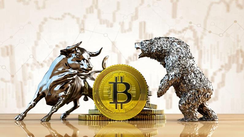 Moeda de bitcoin entre as estátuas de um touro e de um urso - bull e bear markets