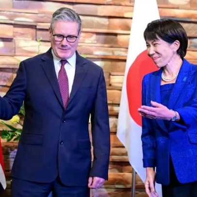 O triunfo de Takaichi e a queda de Starmer dizem sobre a democracia global