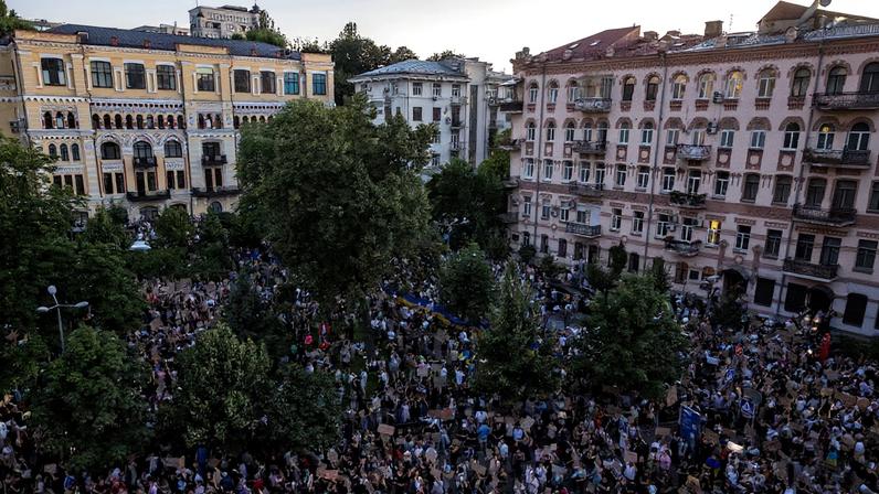 Ukrainians protest against law curbing independence of anti-corruption bodies