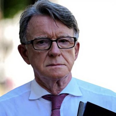 Polícia britânica investiga Mandelson por vazamentos ligados a Epstein